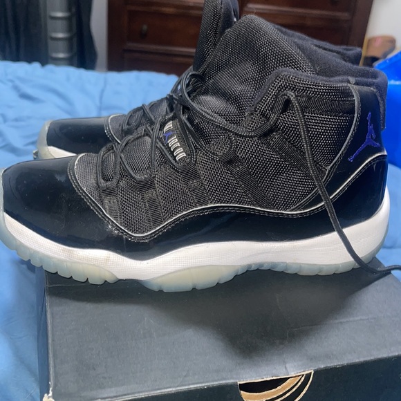 Jordan 11 Space Jams - Picture 3 of 7